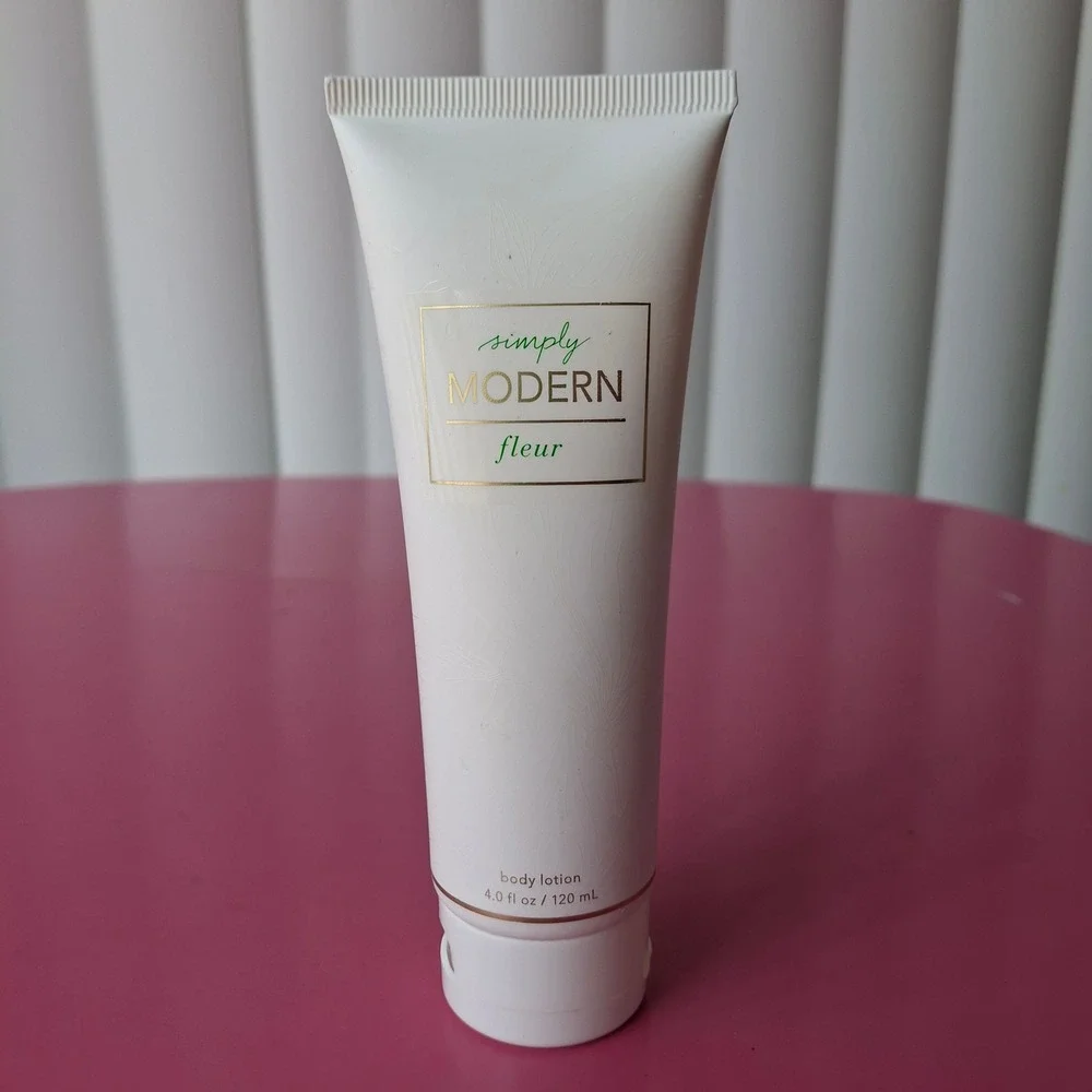 Simply Modern Fleur Body Lotion 4.0oz Floral Bergamot Magnolia Wood The Limited